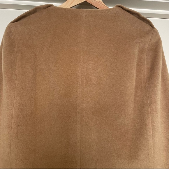 HOST PICK⭐️NWOT Beautiful Beige Cape Coat - Picture 5 of 10